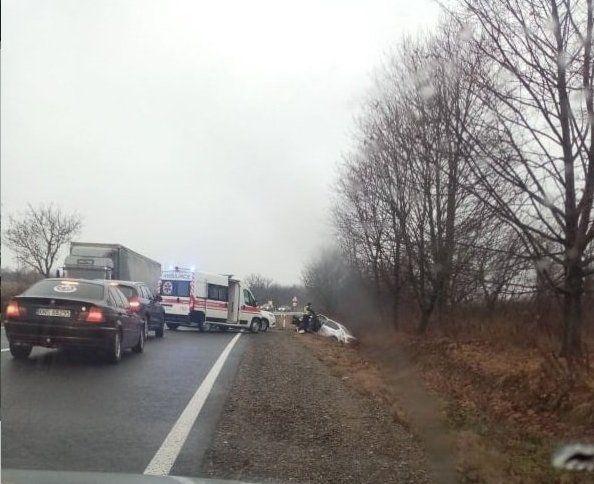 "Куча мала" автомобилей образовалась на трассе в Закарпатье
