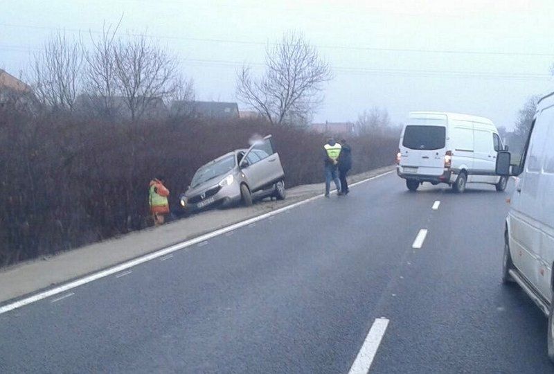 В дорожном инциденте в Закарпатье "сошлись" микрик с румынским автомобилем