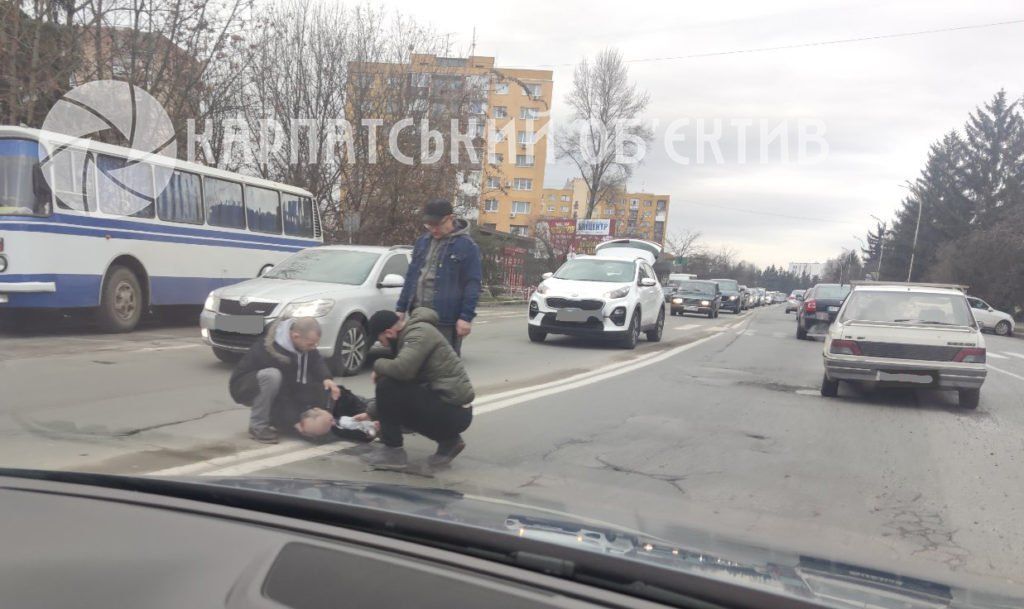 Літній чоловік потрапив під колеса легковика в Ужгороді