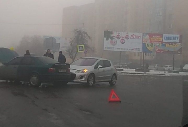 В Ужгороде в тумане не увидели друг друга два автомобиля