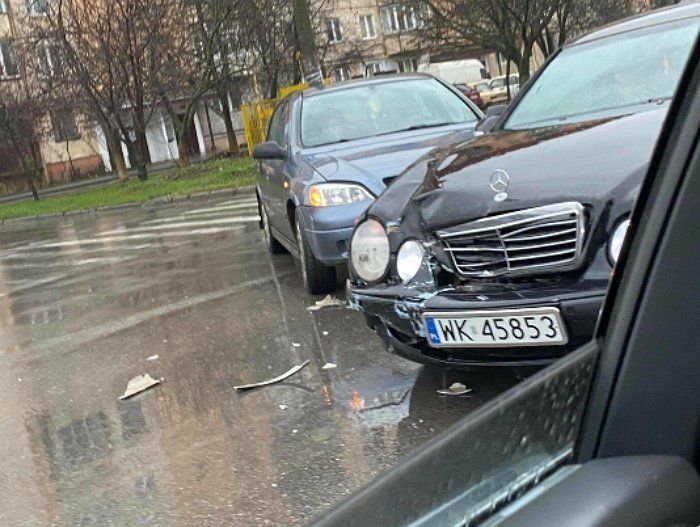 Жорсткий "поцілунок" двох автомобілів трапився в Ужгороді