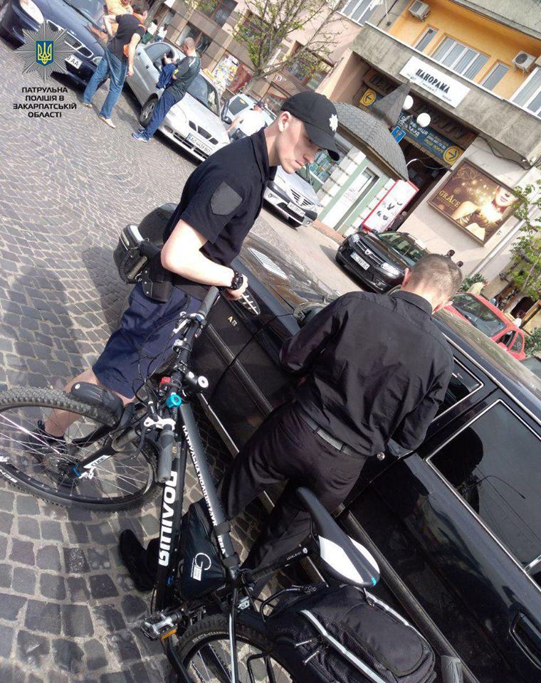 На Закарпатье заступили на службу патрульные на велосипедах