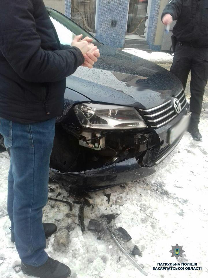 Водійка "Фольксвагена" в Ужгороді проігнорувала вимогу дорожнього знаку