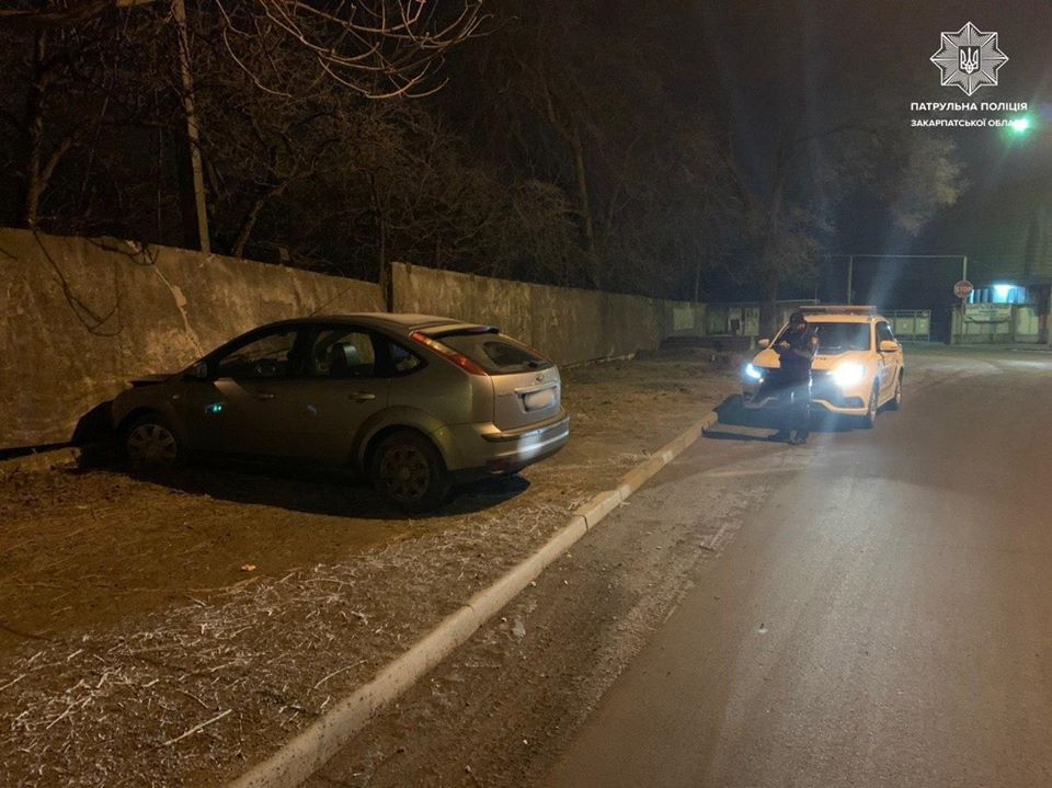 ДТП на самой несчастливой улице в Ужгороде: Иномарка разбилась об бетонный забор