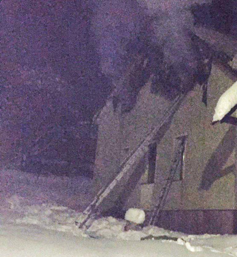 Вогнеборці Закарпаття ліквідували пожежу в колишній будівлі дитсадочка на Хустщині 