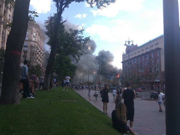 В Киеве на Крещатике масштабный пожар