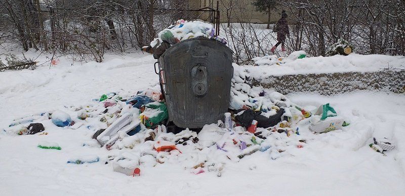 Жителі м.Ужгород обурені: з-під їхніх вікон вже тиждень не вивозять сміття