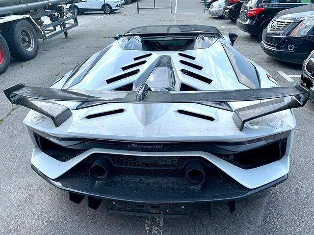 Киевские таможенники задержали элитного "нелегала" - Lamborghini Aventador за 600 тысяч евро. 