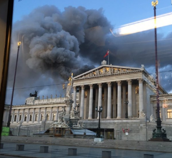 Утром 4 ноября в Вене загорелось здание парламента Австрии