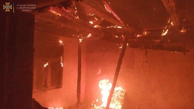Пожар в Закарпатье: 60-летний мужчина не хотел чтоб его спасали 