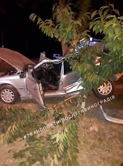 В Закарпатье в ужасной аварии разбился насмерть 19-летний - авто вдребезги, пассажиры в больнице