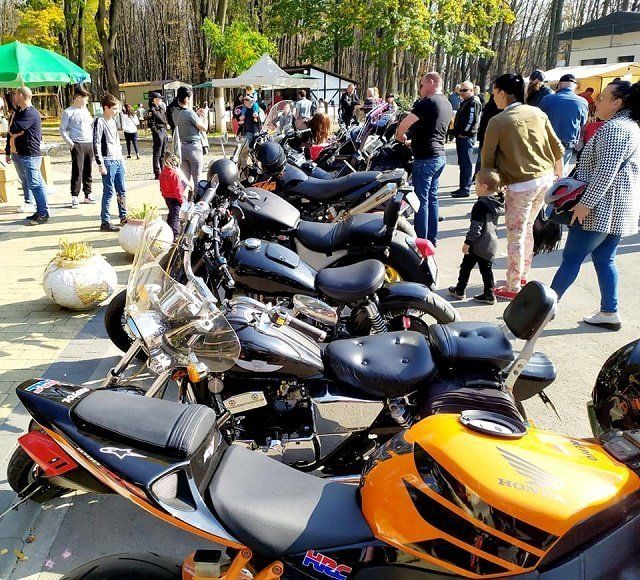 Мотопикник в Ужгороде: мотоциклисты и байкеры приобщились к празднованию Бабьего лета в Боздошском парке