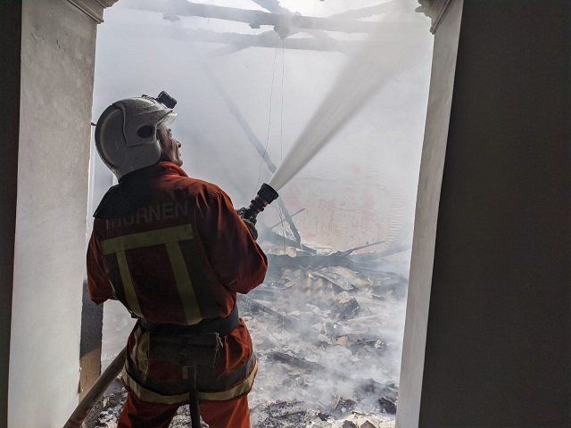 "Хан" в огне: В Закарпатье пожар охватил здание ресторана
