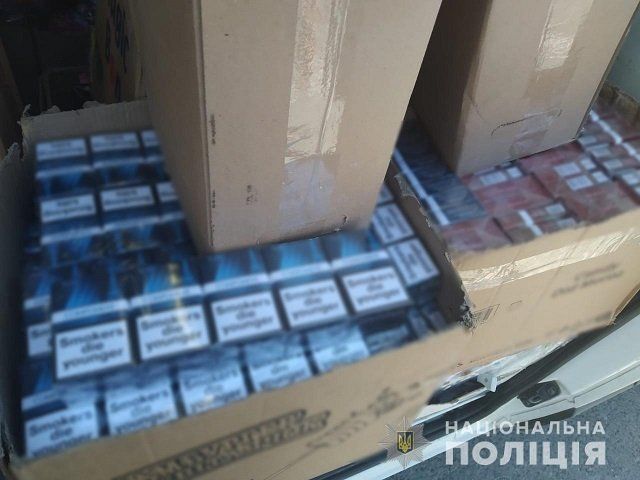 На въезде в Закарпатье "стопорнули" Citroen набитый левыми сигаретами и алкоголем