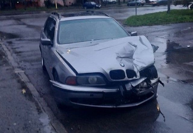 BMW просто в хлам: В Ужгороде нашли спрятанное после ДТП авто