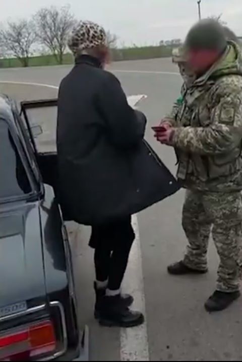 На границе Украины выловили уклониста в экстравагантной маскировке 