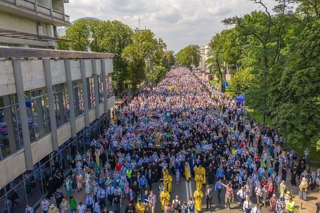 1033-летие Крещения Руси: Сотни тысяч верующих УПЦ прошли крестным ходом в Киеве
