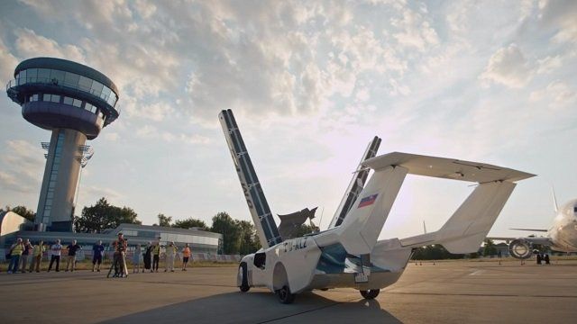 В Словакии летающий автомобиль совершил свой первый полёт