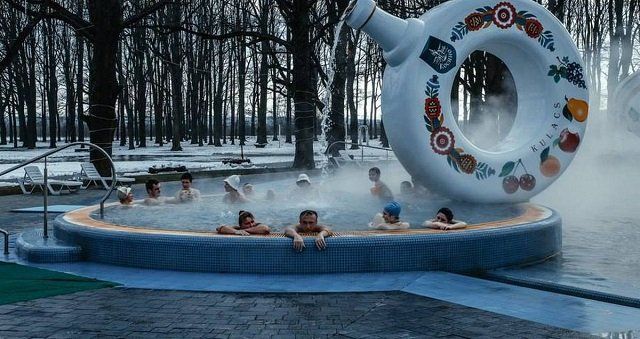 Які термальні басейни можна обрати для відпочинку в Закарпатті та які ціни 