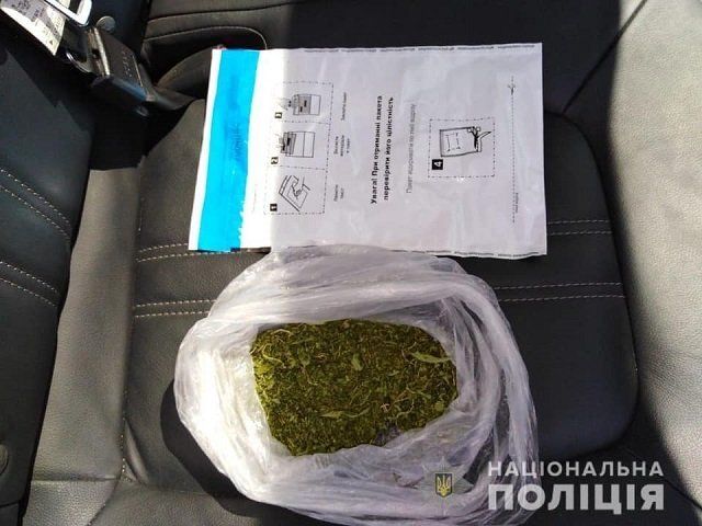 В областном центре Закарпатья полицейские провели оперативную закупку и задержали наркодилера