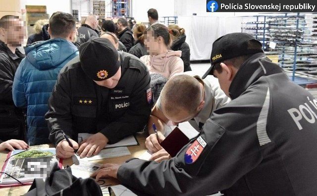Полиция Трнавы провела проверки заробитчан и выдворяет пятерых украинцев