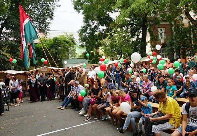Ярмарка, виноделы, блюда и напитки венгерской кухни: В Ужгороде проходит фестиваль Hungary Fest