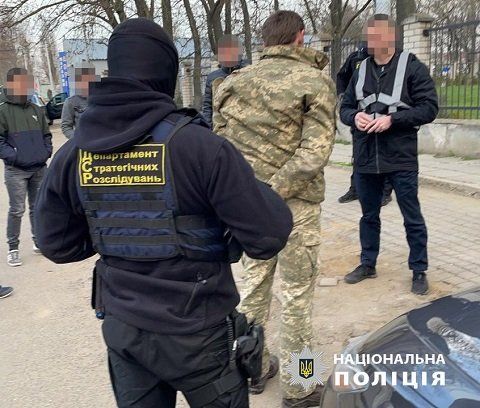 В военкомате Одессы начальник, без каких-то 6500$, угрожал призывника отправить на Донбасс 