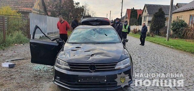 В Закарпатье псих порубил «Volkswagen Jetta» топором - влет на полмиллиона гривен