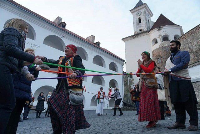 Гадания, танцы и кухня Закарпатья: Перформанс в замке «Паланок» Мукачево вызвал восторг
