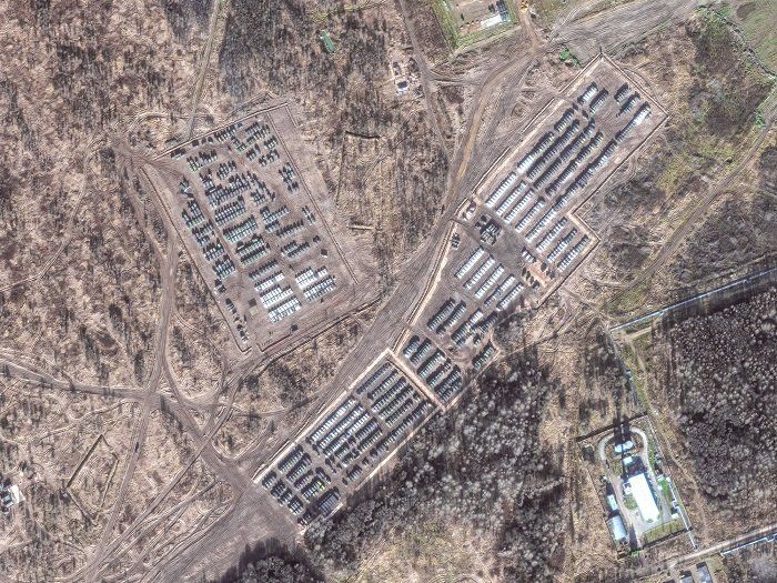 Спутниковые снимки наземных войск в Ельне, Россия, 1 ноября. Источник: Maxar Technologies / Getty Images