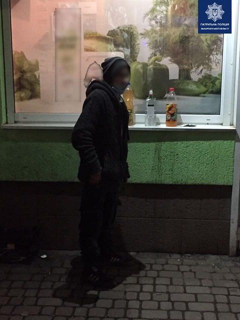 Вора-неудачника, ворвавшегося ночью в магазин в областном центре Закарпатья, быстро поймали