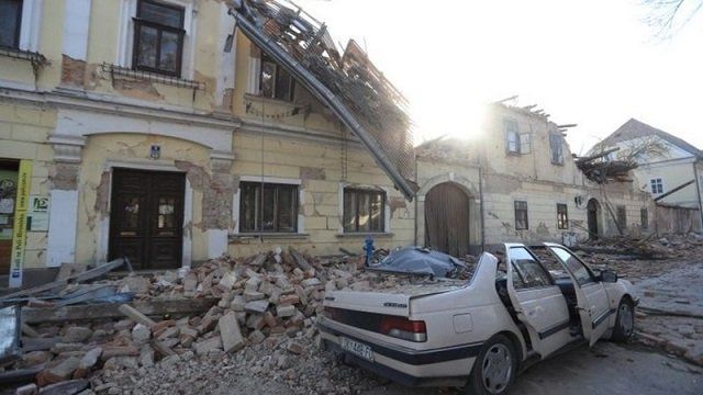Хорватию всколыхнула волна землетрясений, люди ночевали на улицах, есть жертвы