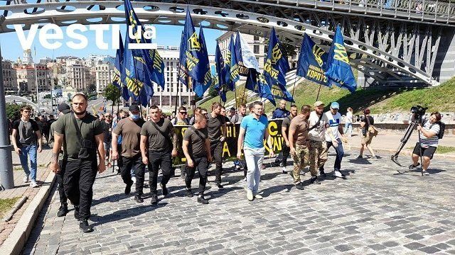 Протесты под ОП: В Киеве Нацкорпус устроил массовую драку с правоохранителями