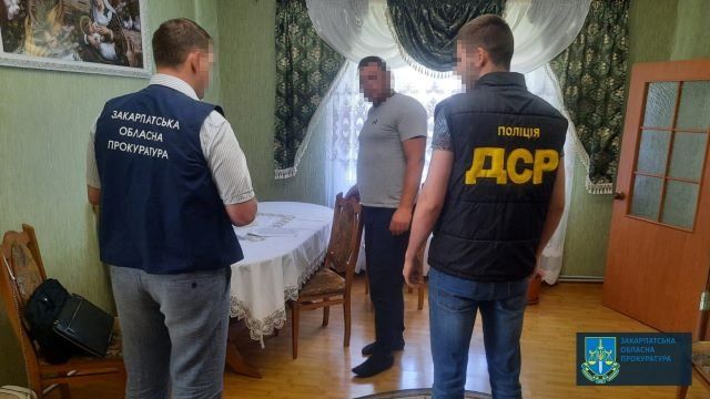 В Закарпатье местного депутата и экс-главу сельсовета поймали на махинациях