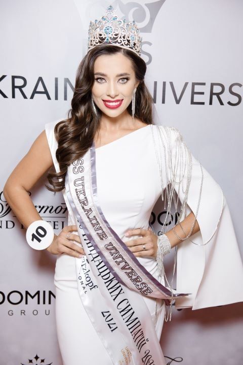Корону Мисс Украина Вселенная 2021 получила 27-летняя Анна Неплях из Днепра.