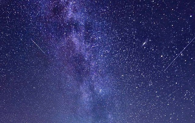 Поток Персеиды: фотограф "поймала" невероятный вид звездопада на полонине Руна в Закарпатье