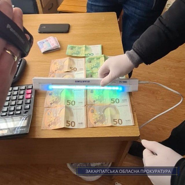 В Закарпатье за получение 600 евро взятки будут судить чиновника