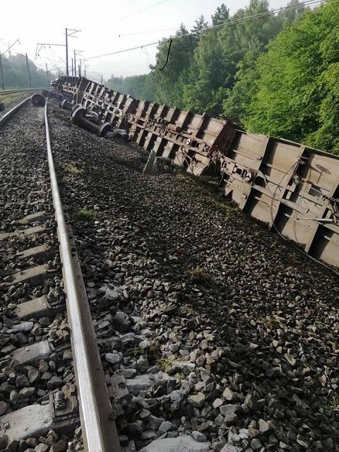 Возле Львова перевернулся грузовой поезд