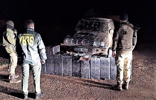 На границе с Румынией контрабандисты бросили Mitsubishi Pajero с товаром на 350 тысяч 