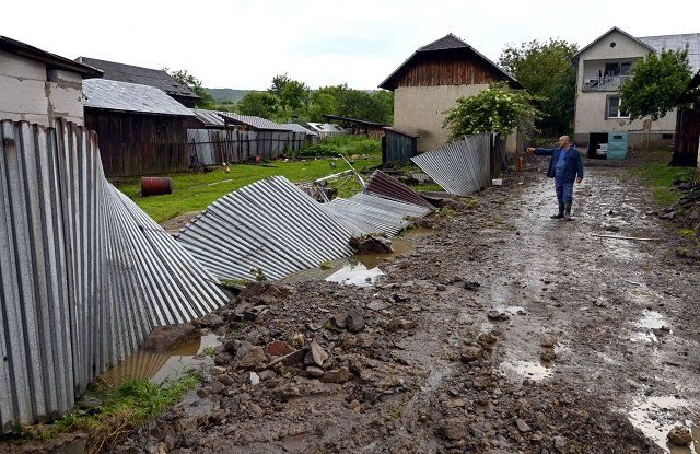 Жители в отчаянии: Село в Словакии практически ушло под воду, наводнения продолжаются