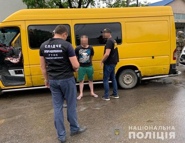 В Закарпатье во время спецоперации задержаны "рэкетиры": Требовали у перевозчиков деньги для уголовного "общака"