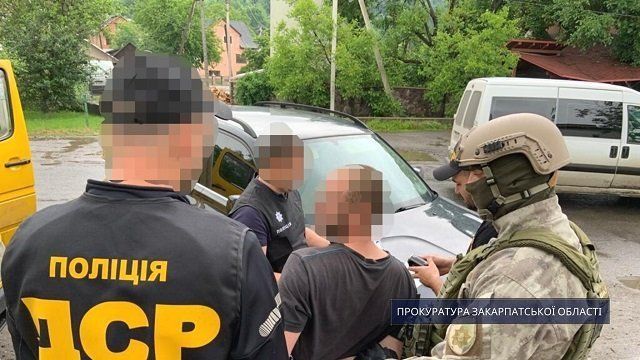 В Закарпатье во время спецоперации задержаны "рэкетиры": Требовали у перевозчиков деньги для уголовного "общака"