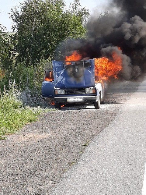 В Закарпатье на трассе Киев-Чоп на ходу вспыхнул автомобиль