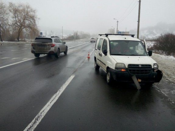 На трассе "Киев-Чоп" легковушка сбила пешехода