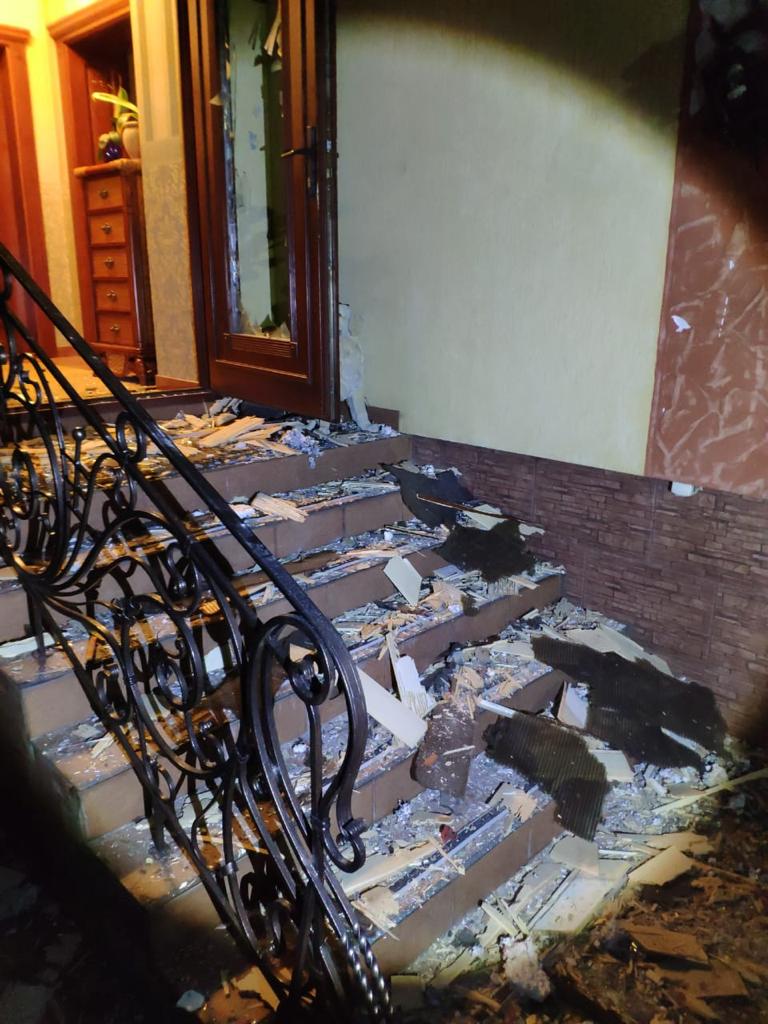 Закарпаття. Вночі біля Ужгорода з гранатомета обстріляли будинок матері Роберта Бровді