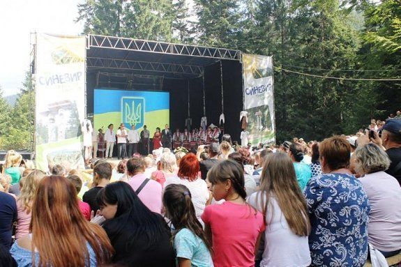 На Закарпатье прошел фестиваль "На Синевир трембиты зовут"