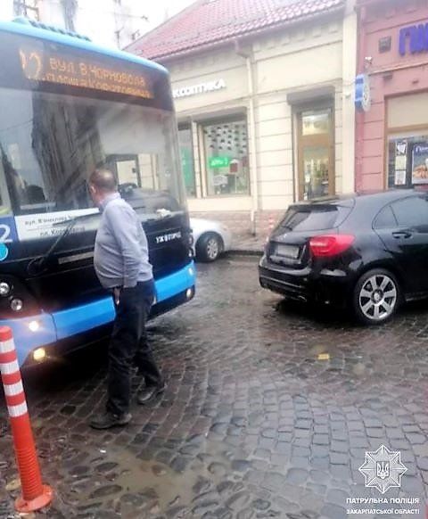 В Ужгороде автохамка решила не заморачиваться с поиском парковочного места 