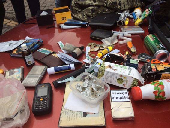 В Мукачево задержали пограничника с наркотиками и оружием