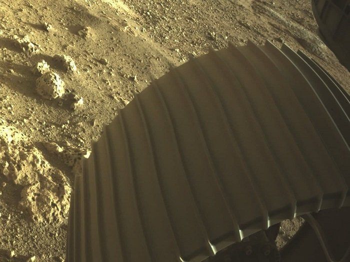 Марсоход NASA Perseverance прислал на Землю впечатляющие фото поверхности Красной планеты