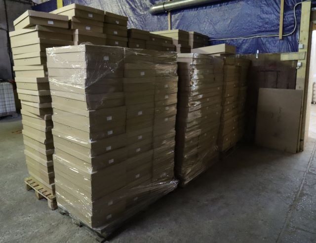 В Чехии украинские заробитчане подпольно штамповали сигареты на миллионы